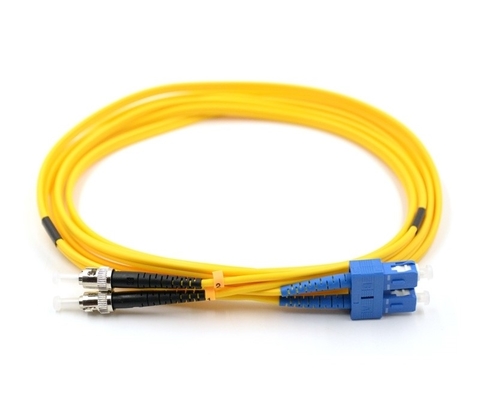 3.0 มิลลิเมตร ไฟเบอร์ออปติก Patchcord กับ OFNP สายเคเบิล UPC / APC การเคลือบความยาวที่กําหนดเอง
