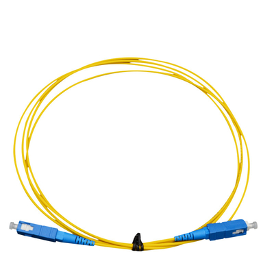สายไฟเบอร์ออปติกที่กําหนดเอง สีขาว PVC Jacket สีฟ้า/Aqua Connector สําหรับการเชื่อมต่อเครือข่ายที่มั่นคง