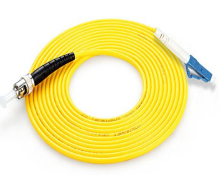 SM/OM1-OM5 สายใยประเภท LC-ST UPC/ APC Simplex/Duplex Fiber Optic Patch Cord สําหรับเครือข่าย ≤0.3dB ความสูญเสียการใส่