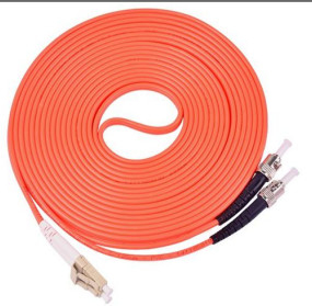 SM/OM1-OM5 สายใยประเภท LC-ST UPC/ APC Simplex/Duplex Fiber Optic Patch Cord สําหรับเครือข่าย ≤0.3dB ความสูญเสียการใส่