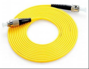 วัสดุ LSZH/PVC/PU Jacket FC-ST Patch Cord ที่มีความมั่นคงในอุณหภูมิสูงและความสูญเสียการใส่ ≤0.3dB