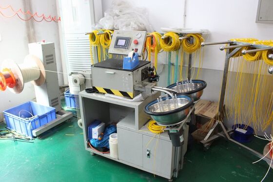 SC/APC-SC/APC Simplex Patch Cord ด้วยความสูญเสียการใส่ที่ต่ํา ความสูญเสียการสะท้อนที่สูง และความยาวที่กําหนดเอง