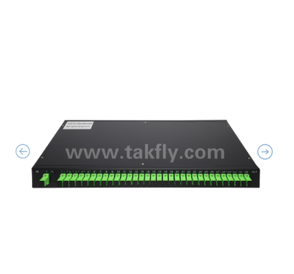 1U Rack Mount PLC Optical Splitter ′′ 19" แผนที่ G657A1 แบบเดียว SC/APC สําหรับการกระจายสัญญาณออปติก