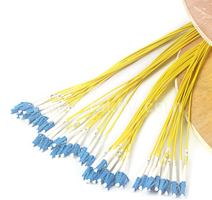 48-Core LC-LC Pre-terminated Breakout Patch Cord หนาแน่นสูง, การตั้งค่า Breakout ตามสั่ง (Fiber Bare / 0.9mm / 2.0mm / 3.0mm) สําหรับศูนย์ข้อมูลและการใช้งานภายใน / นอก