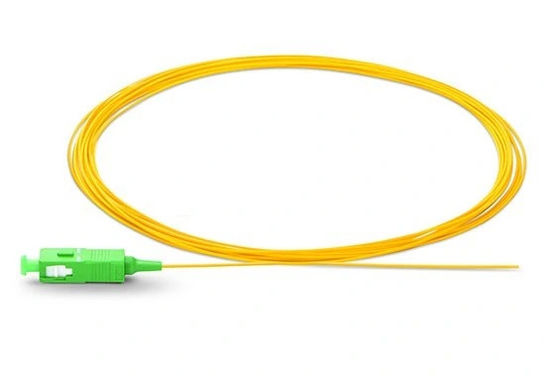 SC / APC OS2 โหมดเดียว 2.0 มม. G652D ผมเปียไฟเบอร์ออปติกในแจ็คเก็ตสีเหลือง FTTx