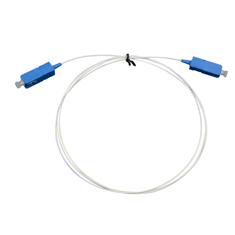 สายไฟเบอร์ออปติกที่กําหนดเอง สีขาว PVC Jacket สีฟ้า/Aqua Connector สําหรับการเชื่อมต่อเครือข่ายที่มั่นคง