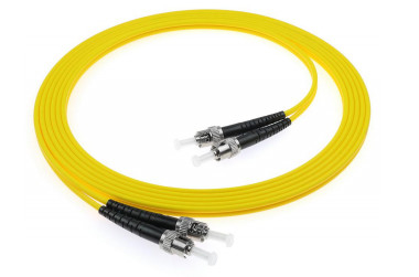 2กว้าง 0.0 มม สายเคเบิล ST-ST สายพับปลาสต์ไฟเบอร์ออปติกซิมพล็กซ์/ดับเพล็กซ์ ด้วยการเสียผลกลับสูง UPCMM≥35dB
