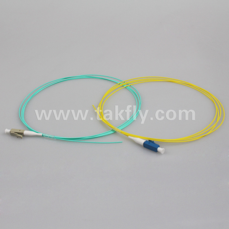 LC UPC 0.9mm OM3 สายไฟเบอร์ออปติก ปิกเทล 1.5M สําหรับการส่งข้อมูลได้เรียบร้อยในเครือข่าย