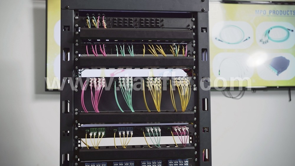 แผนการใหม่ MPO ความหนาแน่นสูง แพทช์แพนเนลและ Rack Mount ของขนาดเล็ก, น้ําหนักเบา, ทนต่อแรงกระแทก