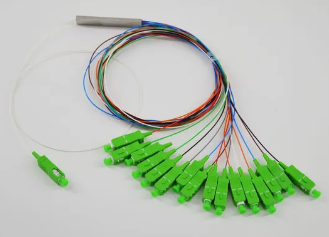 1X16 FTTX กระปุกเหล็กขนาดเล็ก สายไฟเบอร์ออปติก PLC Splitter กว้าง 0.9mm สําหรับการใช้งาน FTTX