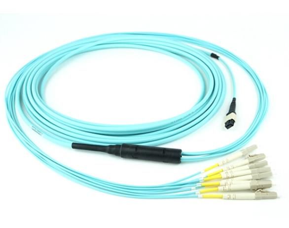 MPO/MTP-LC Breakout Fiber Optic Patch Cord PC และ APC PVC/LSZH SM/MM
