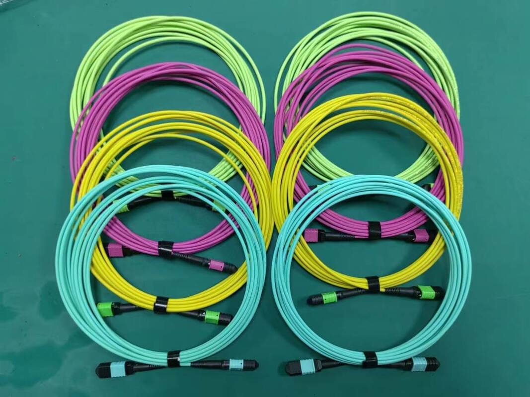 สายแพตช์ไฟเบอร์ MPO MTP แบบหลายคอร์สำเร็จรูปสำหรับแอปพลิเคชันศูนย์ข้อมูลความหนาแน่นสูง
