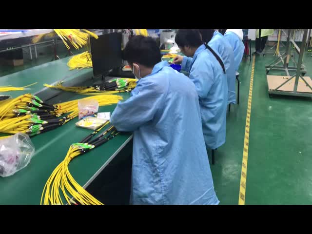จีน Amphenol ปรับแต่ง 288 สายใย 0.35dB เสียการใส่สูงสุด Single Mode OS2 MPO Trunk Cable สําหรับ Data Center สำหรับขาย